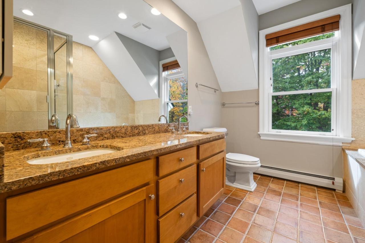 Stratton Springs Top Tier End Unit Exterior photo